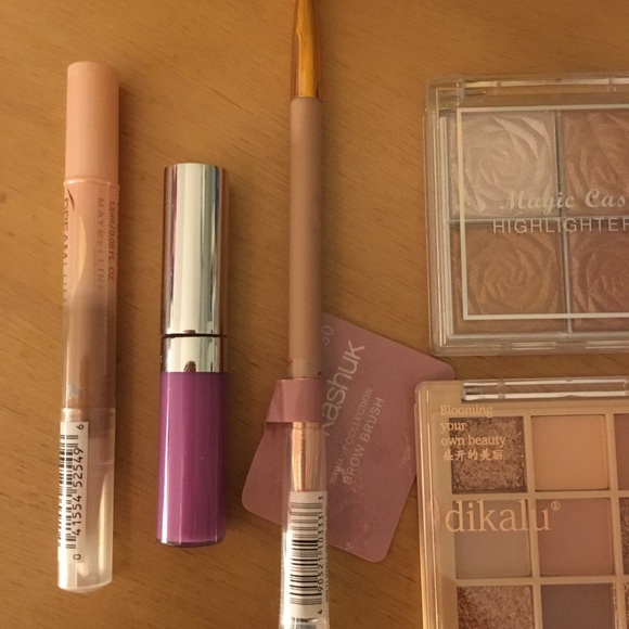 7pc Makeup Bundle Highlighters Eye Shadows Lip balm Concealer Brush Lipstick Bag - Picture 5 of 10